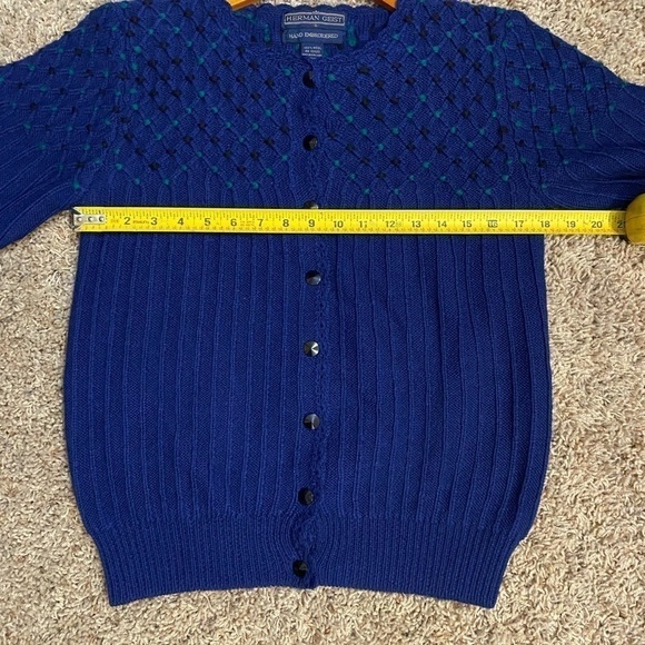 𝅺VINTAGE Herman Geist Small 100% Wool Blue Button Sweater. - Picture 6 of 10